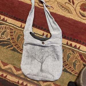 Earth Divas Tree of Life Crossbody Sling Bag Excellent Used Condition